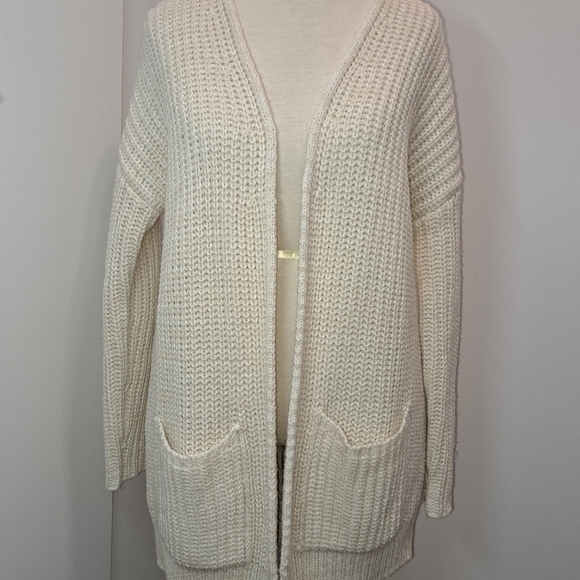 Foreve21 Knitted Cardigan Size Small - Picture 2 of 9